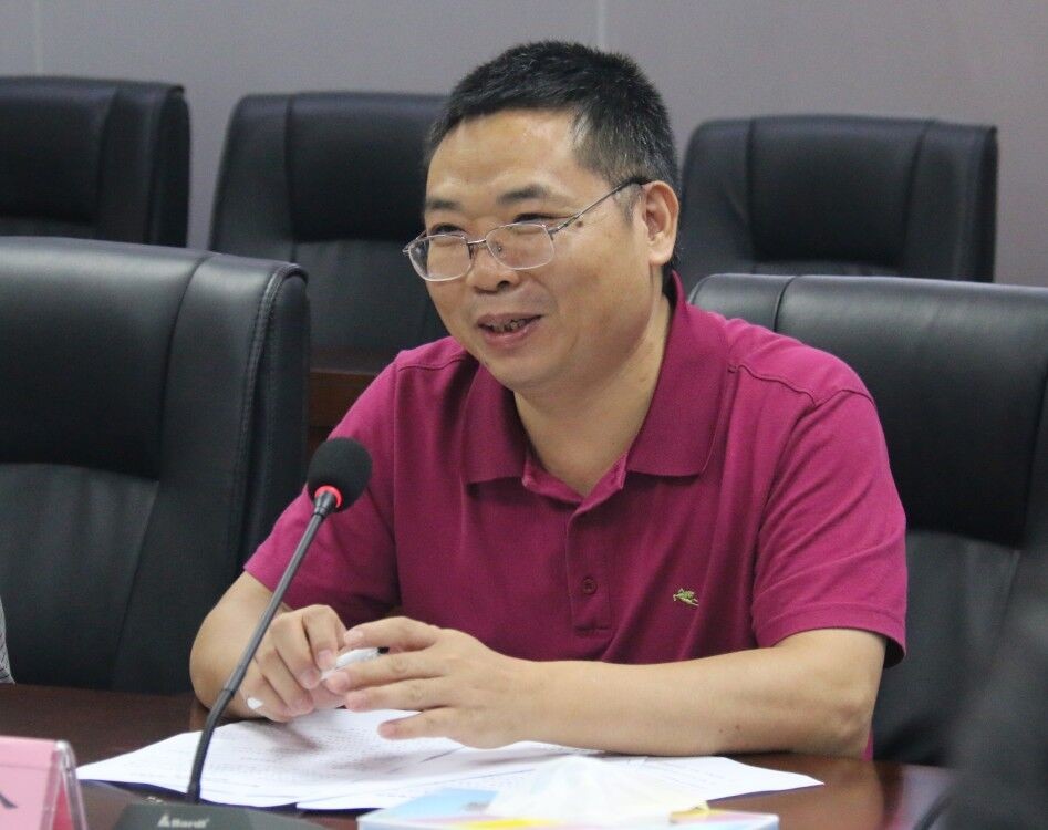 4楊才珍科長主持審議章程草案.jpg