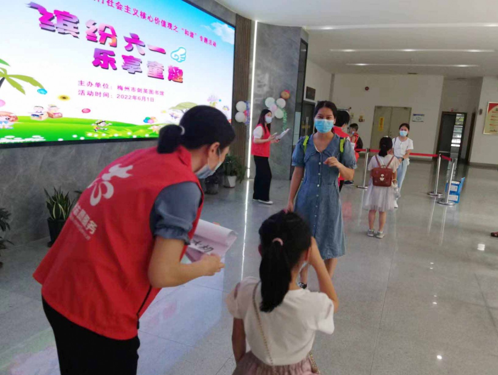比劃2.jpg